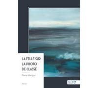 La fille sur la photo de classe