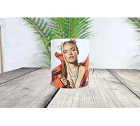 La Huella Taza personalizada KG. Para fans de la música urbana y el trap. Fans de La Bichota. Colombia. Artista de Reggaetón.