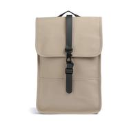 La Mini Mochila Rains es una compañera moderna y elegante, hecha de poliuretano y poliéster recubiertos, repelentes al agua, que ofrecen durabilidad y una sensación suave, ideal para el uso diario. Co