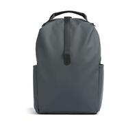 La mochila Clip Front de Rains es un compañero elegante e impermeable, diseñado tanto para los que se mueven por la ciudad como para los amantes de la naturaleza. Fabricada con poliuretano y poliéster