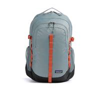 La mochila Patagonia Refugio Daypack 26L es la compañera perfecta para tus aventuras diarias, fabricada con poliéster 100 % reciclado y un acabado duradero y repelente al agua, sin PFAS dañinos. Esta