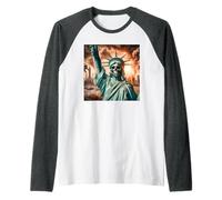 La muerte de la Estatua de la Libertad resiste el declive de la democracia estadounidense Camiseta Manga Raglan