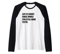 La Vida es Corta, sonríe Mientras aún tengas Dientes. Camiseta Manga Raglan