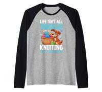 La vida no es todo perros y tejer, pero debería serlo Camiseta Manga Raglan