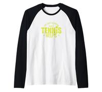 La Vida Simplemente Sucede y el Tenis Ayuda Camiseta Manga Raglan