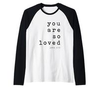 Lámina artística tipográfica cristiana You Are So Loved John 3 16 Camiseta Manga Raglan