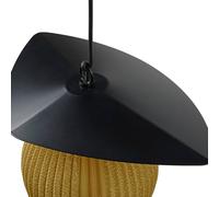Lámpara colgante exterior Satellite de Gubi, 57x36 cm, negro/oro mostaza