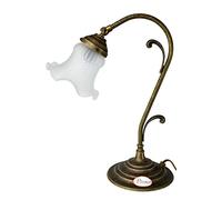Lámpara de latón bruñido estilo Liberty para mesas, escritorios, lámparas estilo Liberty con cristal m2. Medidas: altura 36,5 cm, diámetro del cristal 14 cm, diámetro de la base 11,5 cm. Las medidas son con cristal. Portalámparas casquillo Edison E14.
