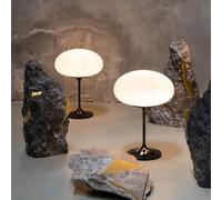 Lámpara de mesa Gubi Stemlite, negro-cromo, altura 42 cm, atenuable