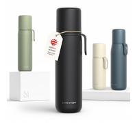 LARS NYSØM Botella Térmica de Acero Inoxidable - Isotérmica de Doble Pared con Taza y Correa, Metálica Hermética para Viaje, Oficina y Exterior (Carbon Black, 750ml)