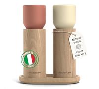 LARS NYSØM Set de molinillos manuales y bandeja en madera - Molino sal/pimienta con muelas cerámicas ajustables - Elegante diseño de haya para cocina o mesa (Red/Beige)
