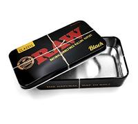 Latas de metal negro crudo