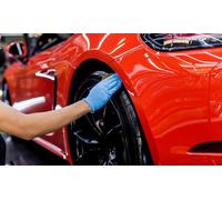 Lavado de coche básico interior y exterior a mano con encerado