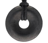 Lebensquelle Plus Colgante donut de piedra natural Ø 30 mm con cordón de algodón | Collar de piedra preciosa (Shungita)