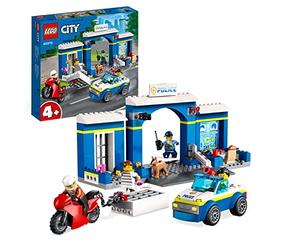 LEGO City Persecución en la Comisaría de Policía con Cárcel, Moto y Coche de Juguete, 4 Minifiguras y Perro, Regalo para Niños y Niñas de 4 Años o Más 60370