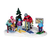 Lemax Escuela de esquí de Christmas Village: Figura decorativa de resina, Esquiador y niños, Verde, Montaje en suelo, Navidad, Deportes, Modern