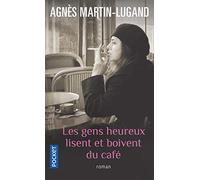 Les gens heureux lisent et boivent du café