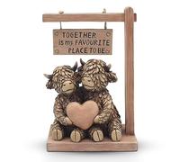 Lesser & Pavey Hughie Highland Cow Together - Figura decorativa para el hogar y la oficina, adornos de decoración del hogar, regalo para mujeres y hombres, hermosa figura para interiores y exteriores,