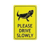 Letrero amarillo brillante de cuello con volantes, diseño de lagarto con texto en inglés "Please Drive Slowly", lámina reflectante de grado 8 x 12, aluminio libre de óxido, resistente a la intemperie