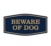 Letrero con texto en inglés "Fancy Beware of Dog"
