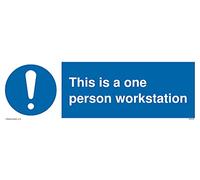 Letrero con texto en inglés "This is a one person workstation with obligatory symbol", 300 x 100 mm, L31