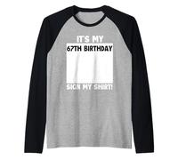 Letrero de cumpleaños número 67 con Texto en inglés It's My 67th Birthday Camiseta Manga Raglan