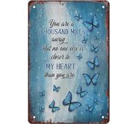 Letrero de estaño vintage conmemorativo de mariposa azul con texto en inglés "You Are Thousand Miles Away But No One Else Is Closer To My Heart Than You", letrero de metal para decoración de pared