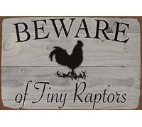 Letrero de gallinero divertido con diseño de gallina con texto en inglés "Beware Of Tiny Raptors" con aspecto de gallo, gallinas, gallinero, letrero de metal retro vintage, póster de metal para