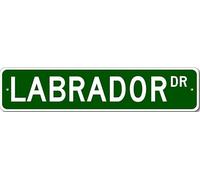 Letrero de la calle Labrador Drive personalizado con apellido. Letrero metálico personalizado.
