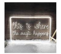 letrero de luz de neón Lámpara de neón con ambiente relajante Aquí es donde ocurre la magia letras grabadas(40x27cm)