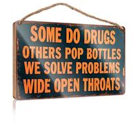 Letrero de madera decorativo frontal con texto en inglés "Some Do Drugs, Others Pop Bottles" We Solve Problems Wide Open Throats. Decoración del hogar, granja, oficina, letreros para escritorio