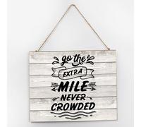 Letrero de madera envejecida con texto en inglés «Go The Extra Mile It's Never Crowded Positive», placa de madera con cita de granja, decoración rústica para mesa, cabaña, 10 x 12 pulgadas