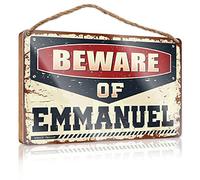 Letrero de madera para colgar en la puerta del porche delantero, con texto en inglés "Beware Of Emmanuel" (15 x 28 cm)