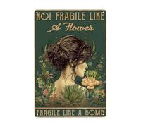 Letrero de metal vintage con cita femenina "Excitation Woman Up" con texto en inglés "Not Fragile Like A Flower" (texto en inglés «Not Fragile Like A Flower» o «Fragile Like A Bomb»)