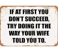 Letrero de metal vintage con texto en inglés "If At First You Don'T Succeed, Try Doing It In The Way Your Wife Told You To (Si al principio no tienes éxito), intenta hacerlo en la forma en que tu