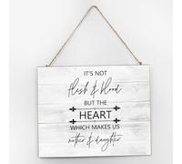 Letrero de pared de madera con texto en inglés "It's Not The Flesh And Blood But Heart Which Makes Us" para el hogar, 25,4 x 30,5 cm, decoración de pared familiar, letreros de madera envejecida para