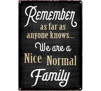 Letrero decorativo con frase familiar divertida: "Recuerde que, hasta donde todos saben, somos una familia