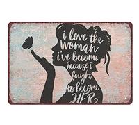 Letrero vintage de metal con texto en inglés "I Love The Woman I've Become Because I Fought To Become Her - Póster novedoso para decoración del hogar, arte de pared, carteles divertidos para el hogar, cocina, garaje, tamaño de cueva de hombre, 8 x 12 pulgadas