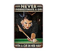 Letreros de metal con texto en inglés "Never Underestimate A Girl with A Cue in Her Hand", reproducción de letreros de metal, decoración de pared vintage, arte retro, decoración divertida para el