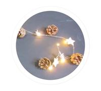 levitantes Guirnalda LED a pilas de 1m con estrellas, piñas y árboles decorativos, ideal para adornar fiestas y creaciones navideñas.
