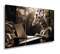 Lienzo de jirafa en traje trabaja concentrado en un ordenador portátil en formato verde: 120 x 80 cm (3 partes), efecto: sepia XXL, impresión artística sobre bastidor/mural/decoración del salón