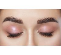 Lifting de pestañas con tinte negro con mascarilla facial reafirmante de colageno