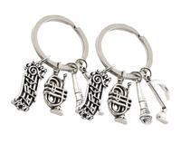 LIGHTAOTAO 2 Piezas Llavero Decorativo de Aleación Plata Diseño Musical de Micrófono y Trompeta, Ligero y Fácil de Usar para Colgar en Bolso o Mochila