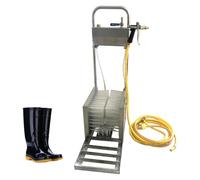 Limpiador de botas de granja con cepillos de 3 lados y spray de agua, herramienta de limpieza de zapatos de acero inoxidable, raspador de calzado resistente para uso en ganado y rancho
