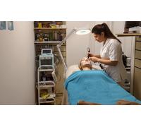 Limpieza facial completa con microdermoabrasión máscara LED y radiofrecuencia