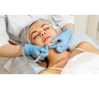 Limpieza facial express con tratamiento personalizado y masaje reafirmante