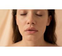 Limpieza facial profunda con microdermoabrasión con punta de diamante y tratamiento de terapia coreana