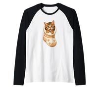 Lindo Gatito atigrado en Acogedor calcetín Gato mamá Cutecore Kawaii Camiseta Manga Raglan