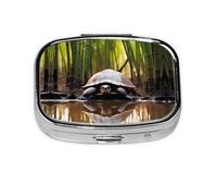 Lindo organizador de pastillas de viaje de tortuga. Pastillero de 2 compartimentos, mini pastillero portátil, caja de almacenamiento de medicamentos y vitaminas