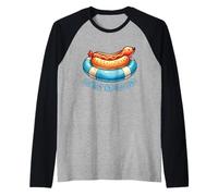 Lindo perro caliente en flotador relajante patio trasero parrilla barbacoa comida humor Camiseta Manga Raglan